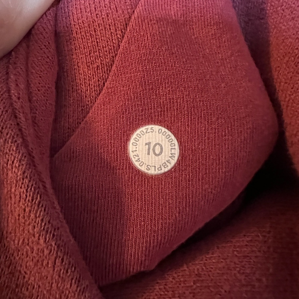 Lululemon Scuba Hoodie *Light Cotton Fleece
Size 10
Savannah / Gold
H162 - Picture 7 of 7